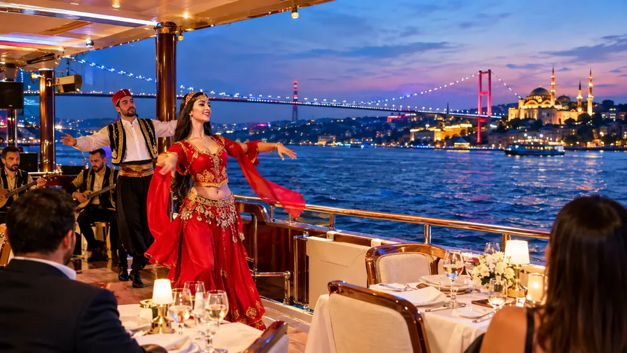 Istanbul-Bosphorus-Dinnerkreuzfahrt mit türkischer Nacht Show